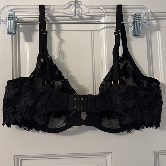 Victoria’s Secret Very Sexy matching bra and thong set - Picture 3 of 8